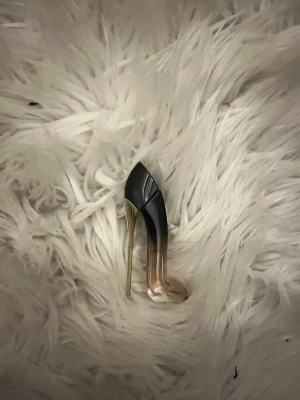 Carolina Herrera - Säljer Carolina Herrera parfym ”good girl blush elixir). Det är en mindre variant. Helt oanvänd. Nyskick🩷