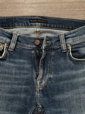 Nudie jeans 28/30 - Inga defekter alls, som helt nya. Riktigt snygga nudie jeans, hör gärna av er vid fler frågor och funderingar 