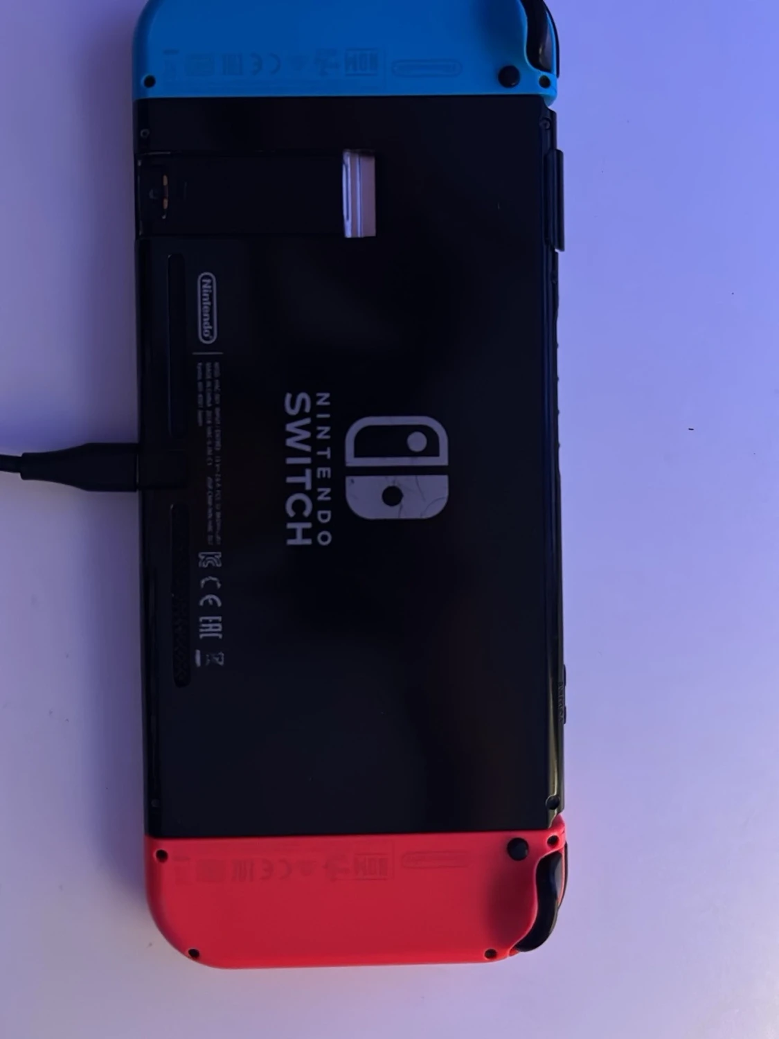 Nintendo Switch med neonröda och blå Joy-Con - 1