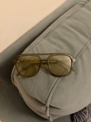 Khaki  solglasögon - Knappt använda