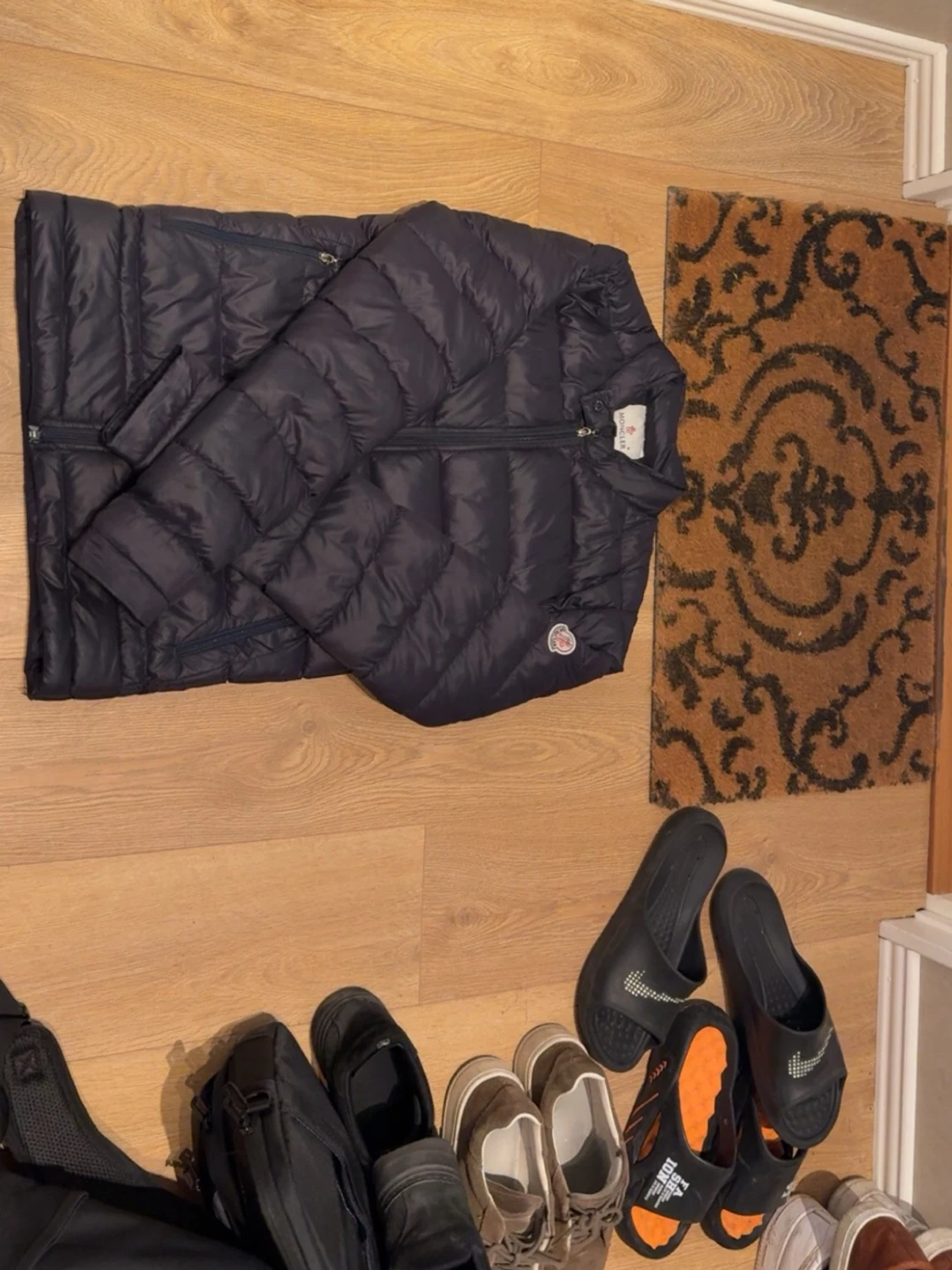 Svart dunjacka från Moncler - 3