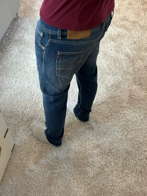 Replay Grover jeans  - Replay Jeans | skick 9/10 | Storlek 32/30 | Pris - 549kr | Modellen är ca 179cm lång | Hör av dig vid minsta fråga eller fundering!!