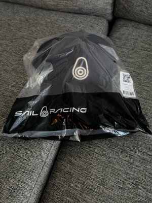 Sail Racing keps  - Splitter ny keps ifrån Sail Racing i storlek L/XL Nypris 500