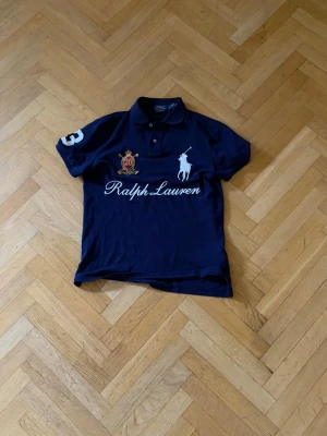 Marinblå pikétröja från Ralph Lauren - Polo piké /pris kan diskuteras så jag snabb affär😀
