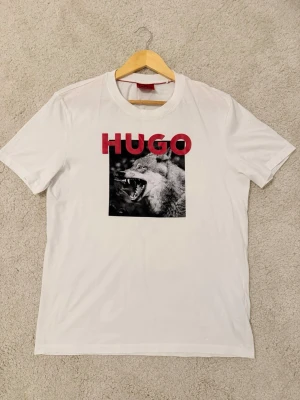 Hugo T-shirt  - Säljer en oanvänd hugo t-shirt i storlek M