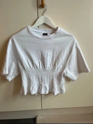 topp från Gina Tricot - Super fin topp från Gina i storlek S, knappt andvänd❤️