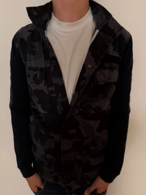 Fieldjacket Nine - Säljer en field jacket från Nike i storlek S/M. Hör av er vid funderingar 