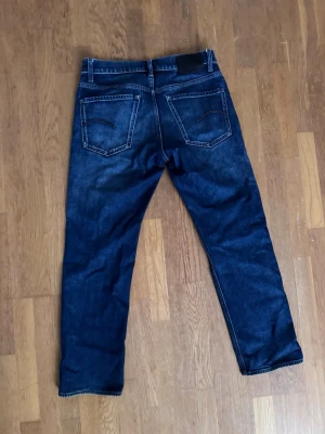 G-star jeans - Snygga G-star raw jeans modell mosa straight | storlek: W30 L30 | skick: 9/10 | skickar inom 24h | skriv vid frågor eller funderingar!