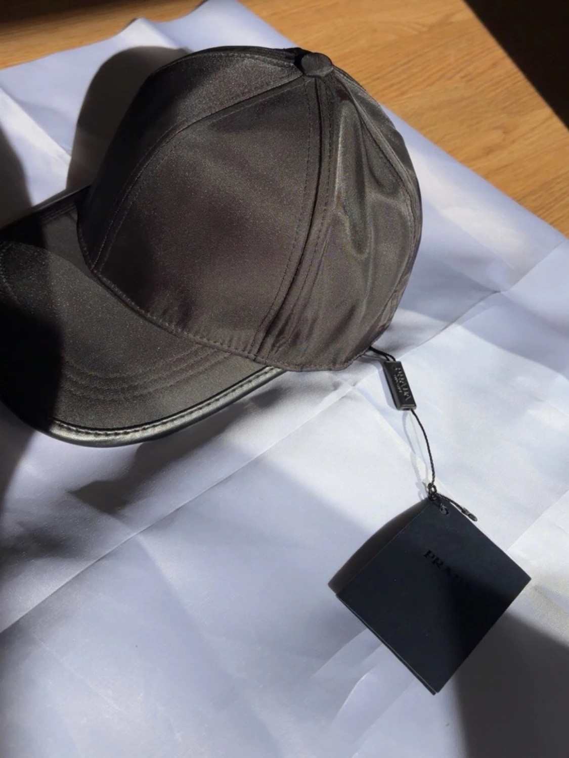 Svart keps från Prada i nylon - 2
