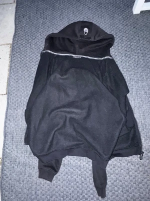 Sail racing hoddie - En sail racing hoddie i storlek 170 och färg svart