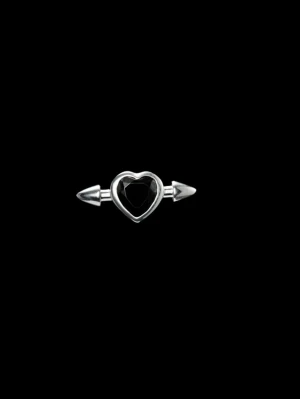 Pierced heart ear stud - Säljer mitt Maria Nilsdotter örhänge, pierced heart ear stud. Box får man med.