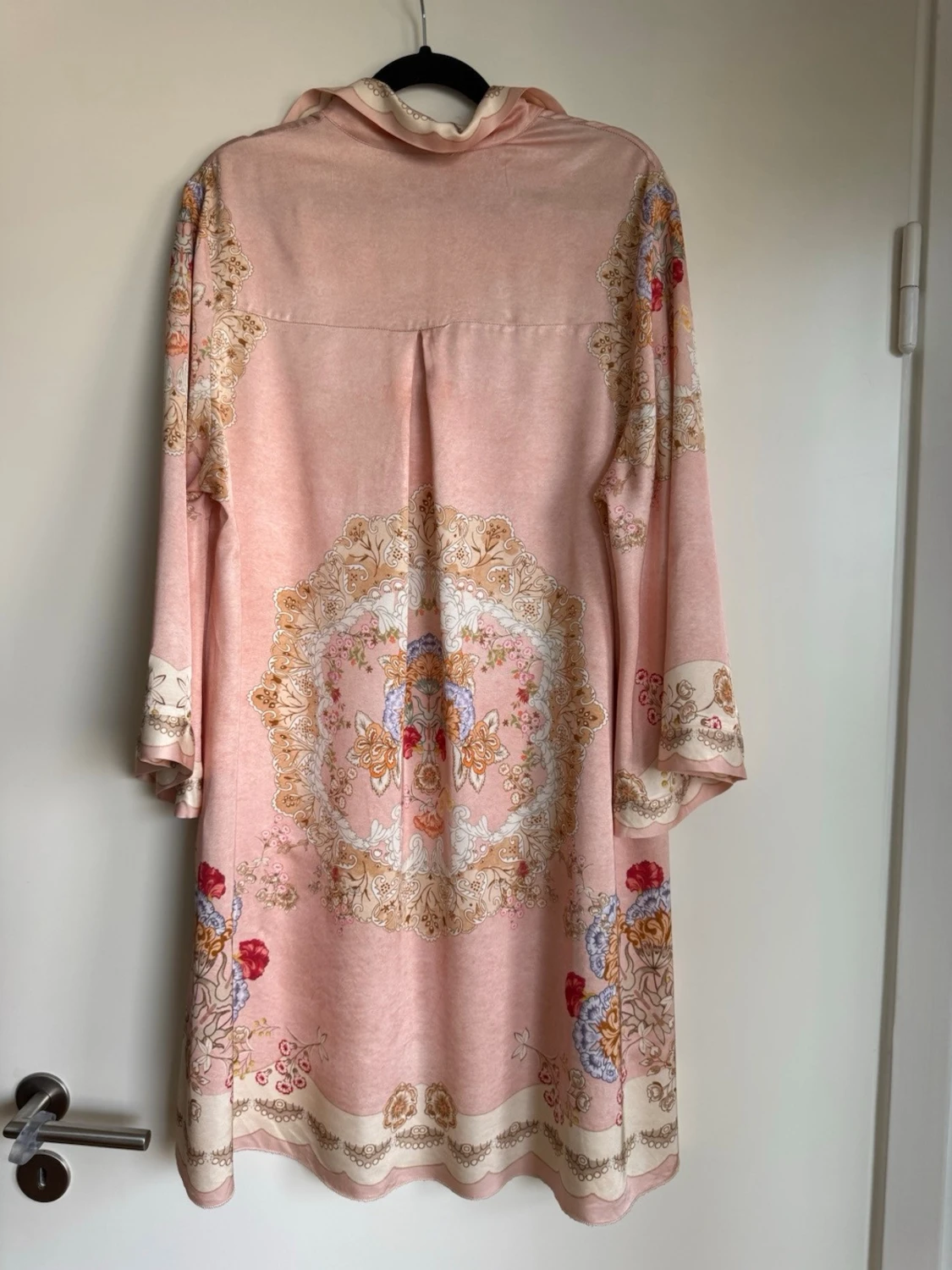 Rosa bohemisk klänning med mönster - 2