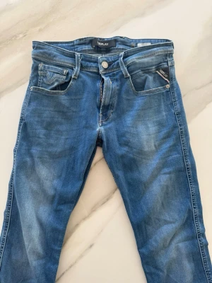 Blå Replay jeans  - Blå replay jeans i storlek 29. Kom vid funderingar!