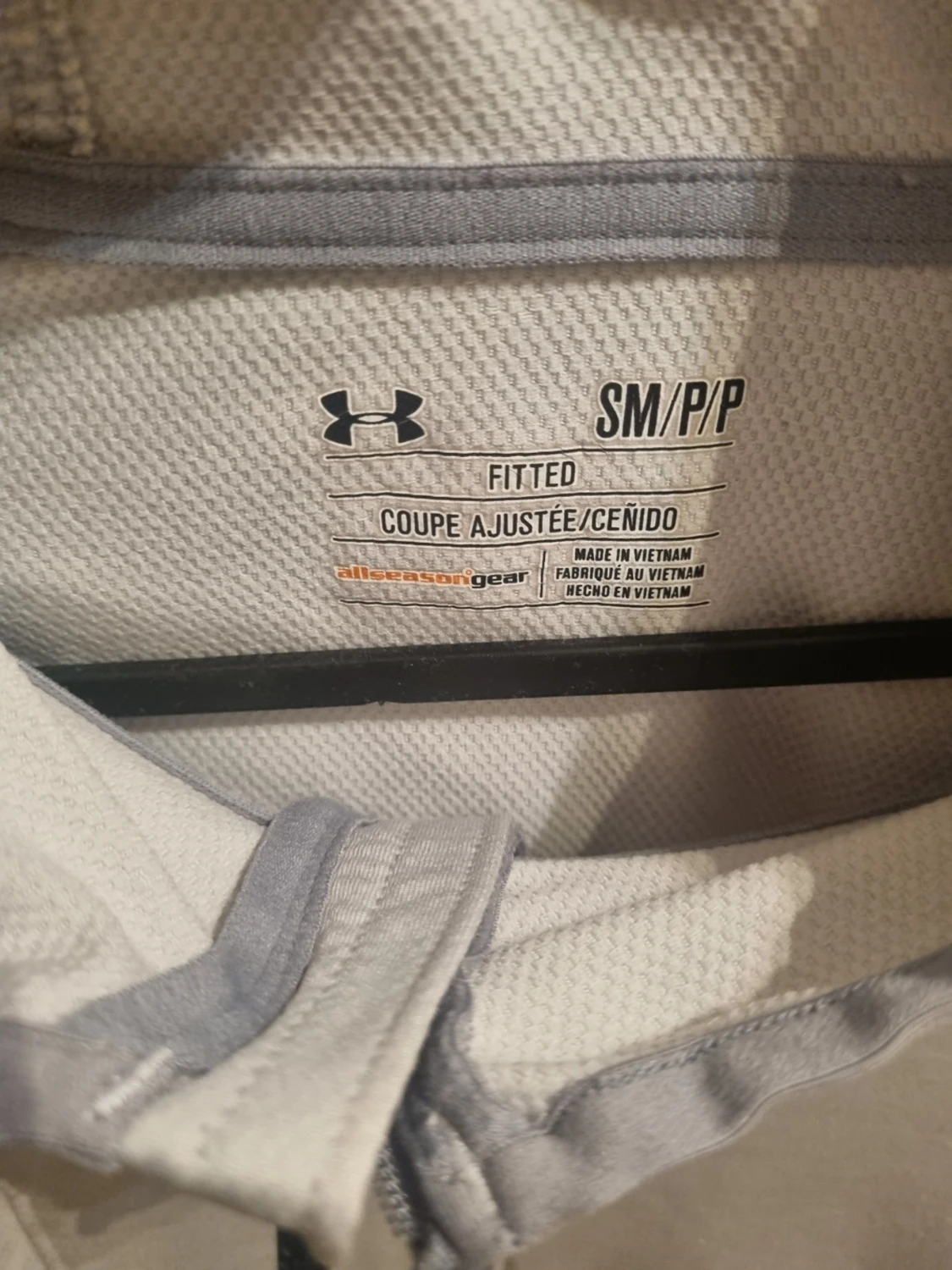 Ljusgrå hoodie från Under Armour - 1