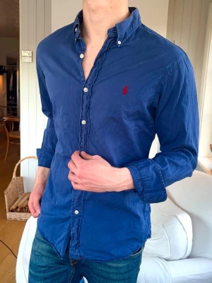 Ralph Lauren skjorta  - slum fit featherweight twill | modell 182cm 72kg