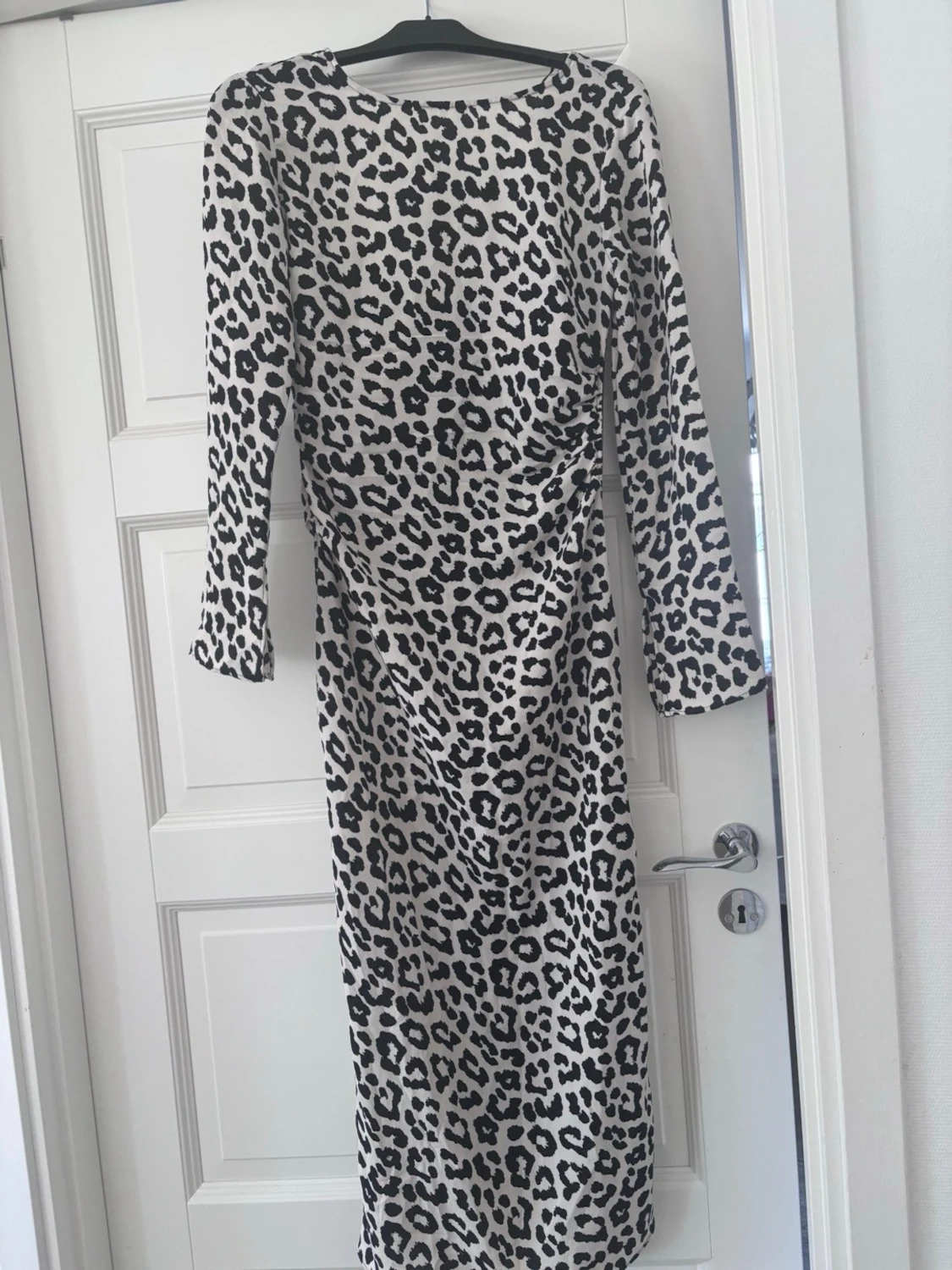 Långärmad leopardklänning från H&M - 2