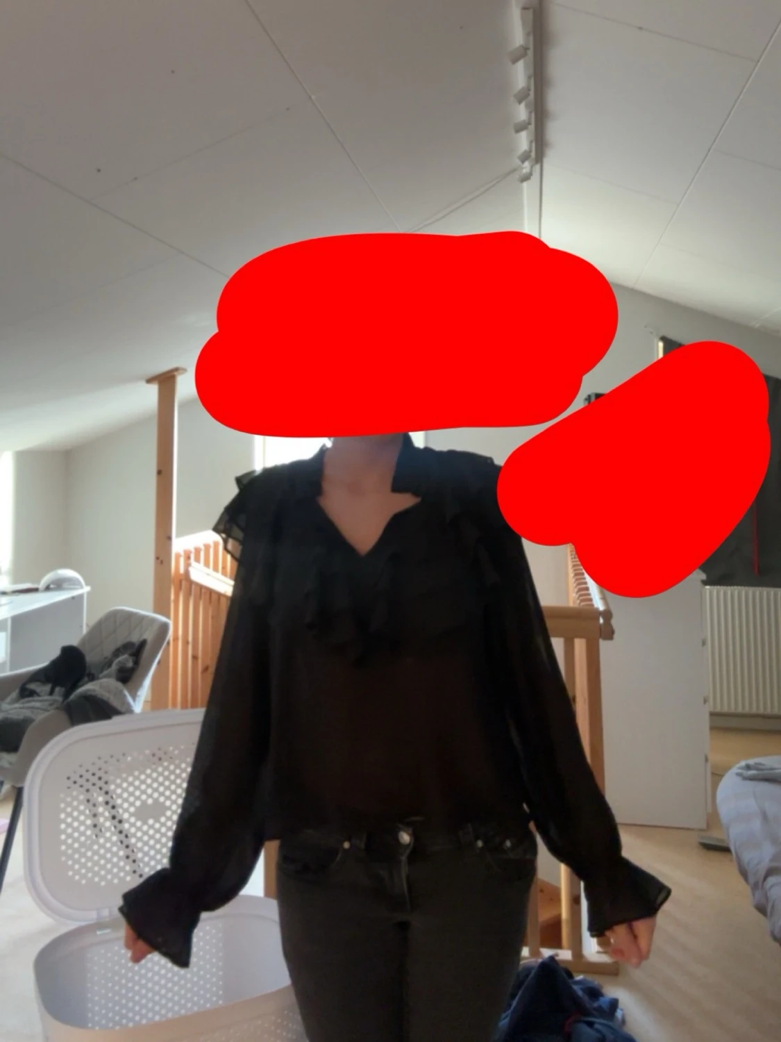 Svart volangblus i transparent material - 2