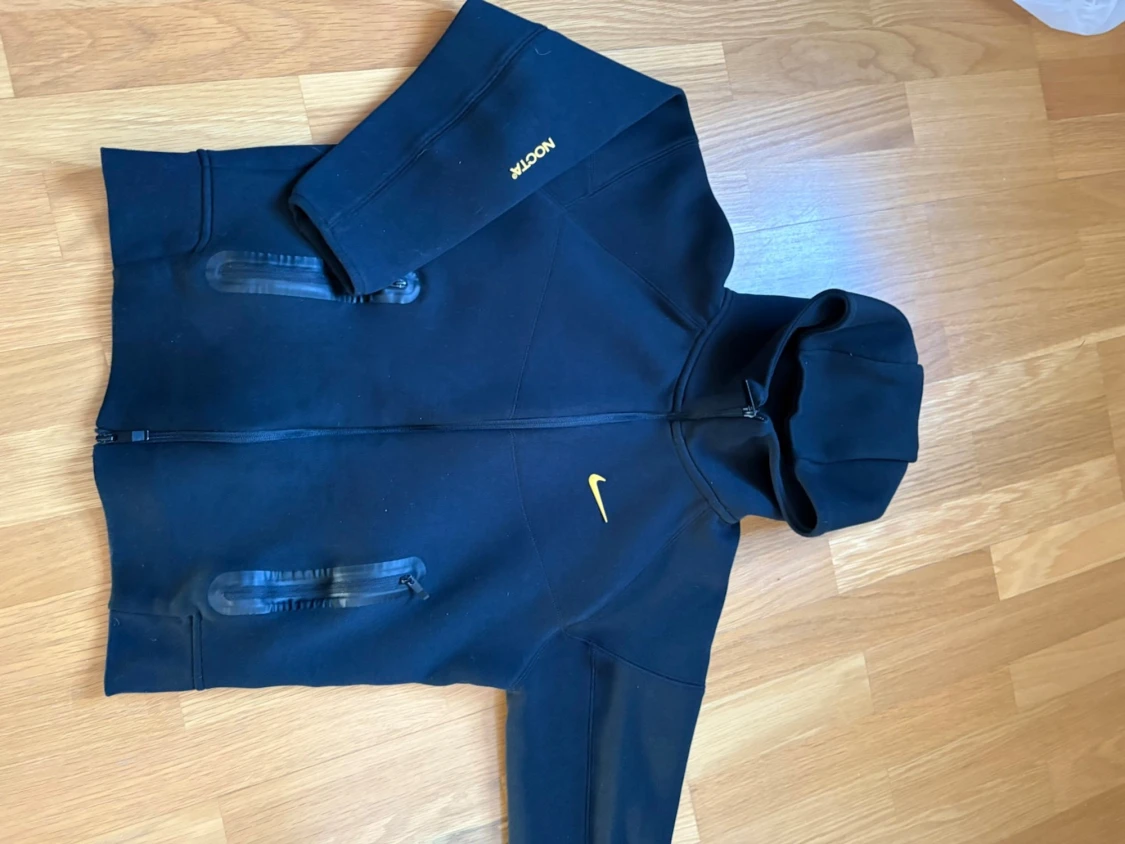 Svart Nike Tech Nocta 