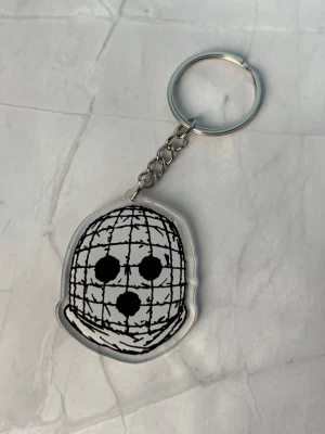 DÖD MARK - acrylic keychain - ⭐️1pcs acrylic keychain ⭐️ ✨🤍 FREEBIES (godis & random stickers) ingår i alla beställningar över 70kr 🤍