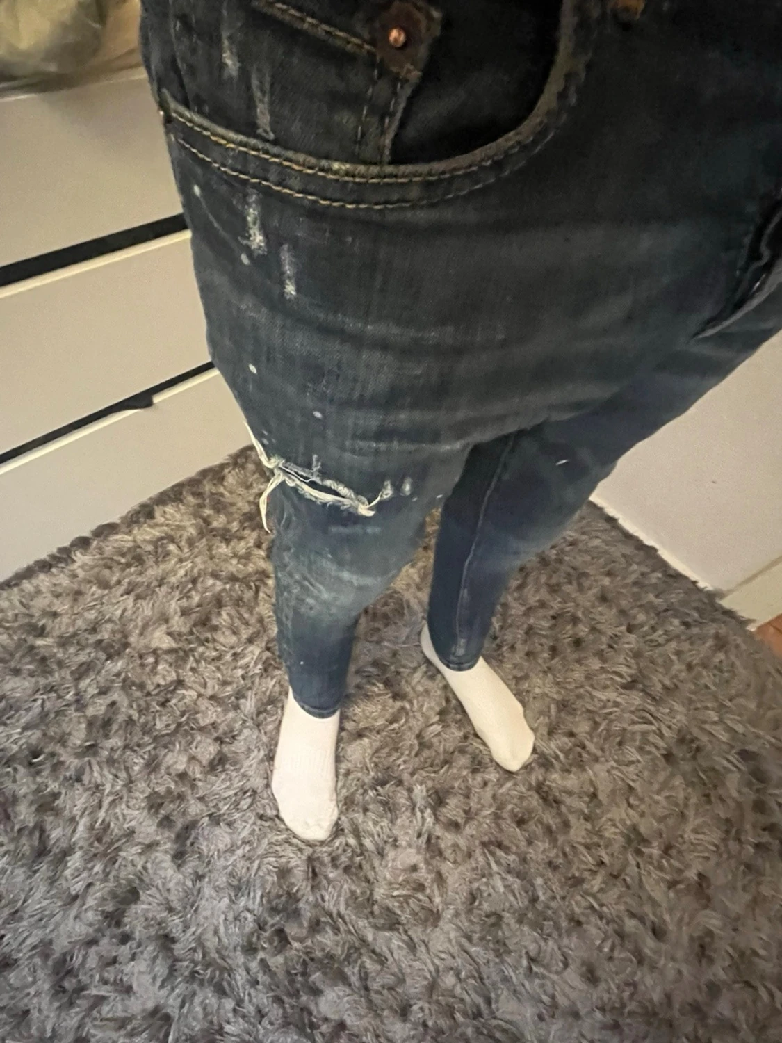 Mörkblå slitna skinny jeans - 1