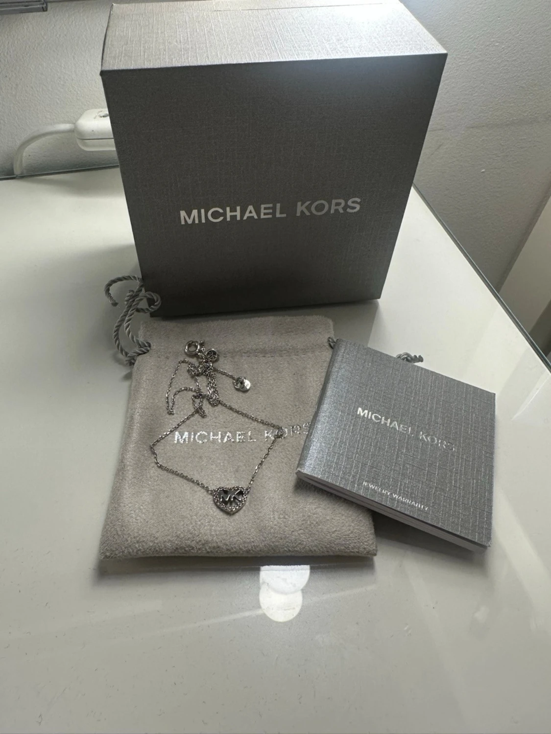 Silverhalsband Michael Kors hjärta