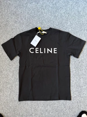 Cline Black t shirt - Size M. true to size, very comfy and fits nice. Questions DM