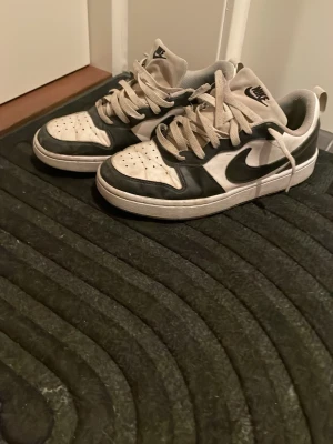 Nike skor - Nike skor. Använda. Storlek 38,5. Loose laces på.