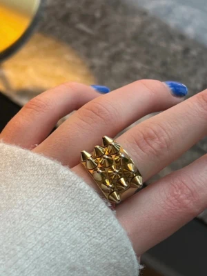 Edblad ring - Snygg ring från Edblad. Köpte på Plick men tyvärr fel storlek😭STORLEK L — 18,50