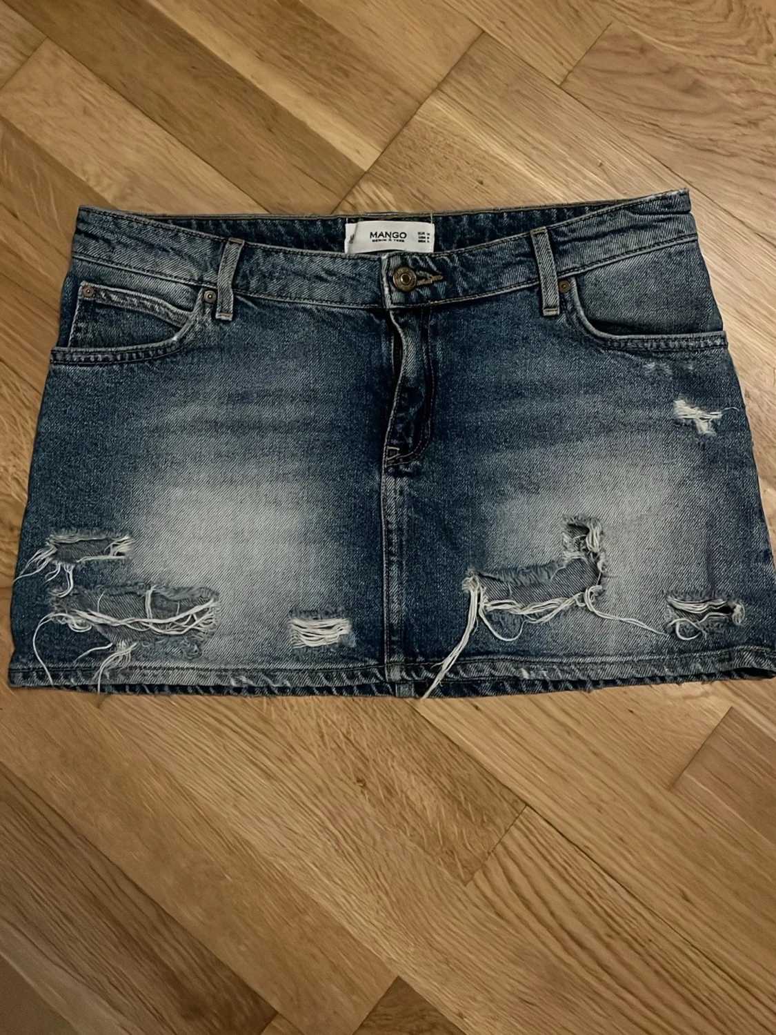 Blå jeanskjol från Mango