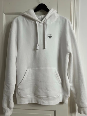 Bvaldi Hoodie - Tja säljer denna Bvaldi hoodie storlek M använd typ 3 gånger pågrund av att den är för stor därför jag säljer den. Hör av dig om intresse