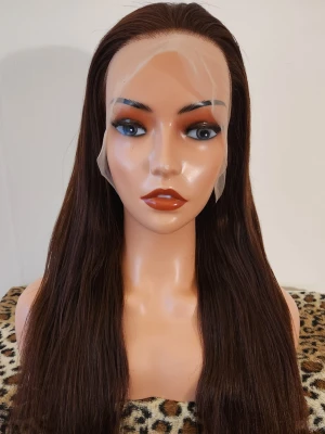 Lång mörkbrun peruk med mittbena - Snygg och naturlig lång peruk med mittbena i mörkbrun färg. Håret är rakt och har en realistisk hårfäste, perfekt för att skapa en stilren look. Passar dig som vill ha ett fylligt och elegant hår. Materialet är 100% human hair 