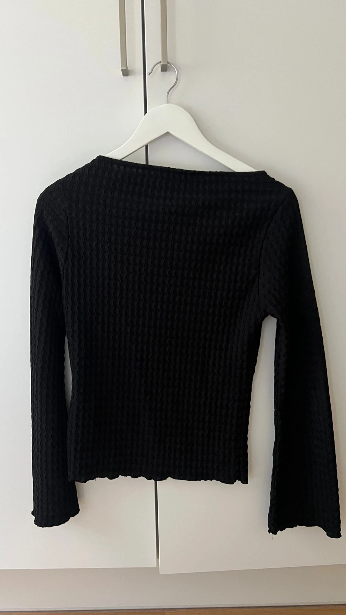 Svart ribbad långärmad topp - 4