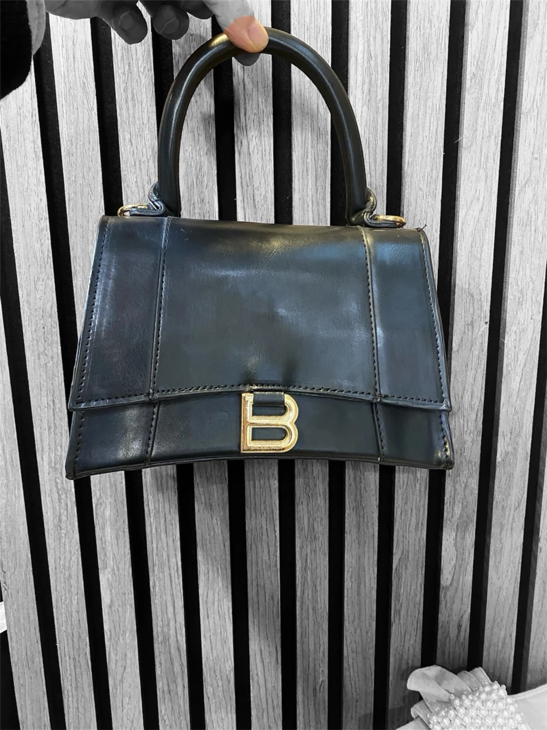 Svart  handväska i läder - 2