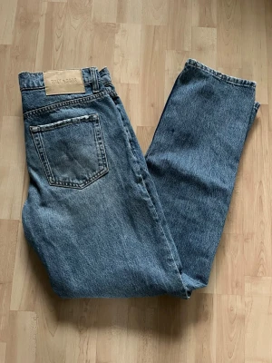 Only & Sons Jeans  - Only & Sons Jeans, använda ett få tal gånger.   Vintage fade samt loose fit.                                                     100% bomull vilket garanterar otrolig kvalité.                 W:30, L:34.  