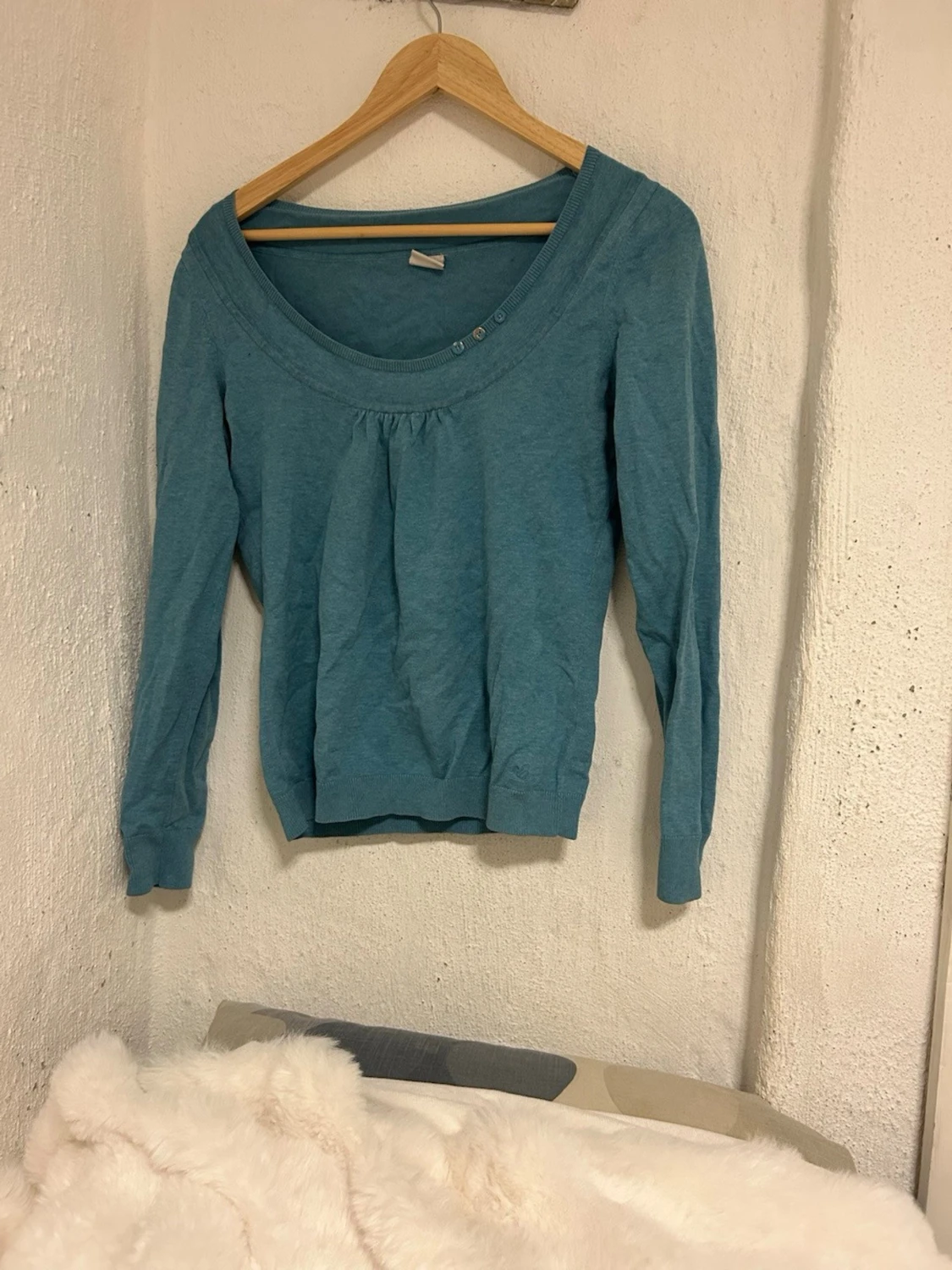 Blå långärmad tröja med v-ringning - 1