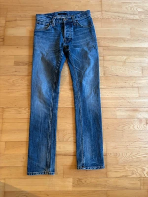 Nudie jeans  - Superfina Nudie jeans i utmärkt skick! Storlek 29/32. Slim passform. Skriv vid frågor💬