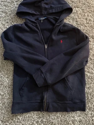 Raulph lauren tröja svart - Detta e en svart raulph lauren tröja 