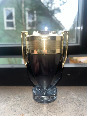 Paco Rabanne Invictus parfym 100ml - Säljer en Paco Rabanne Invictus parfum. Det är runt 90 ml kvar.