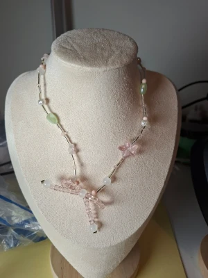 Halsband med pärlor och stjärnor - Fler fina accessoarer finns på min profil 💍  More exquisite accessories on my profile listings.