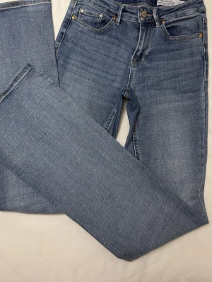 Vero Moda Jeans - Blåa Vero Moda Bootcut Jeans storlek xs längd 34 