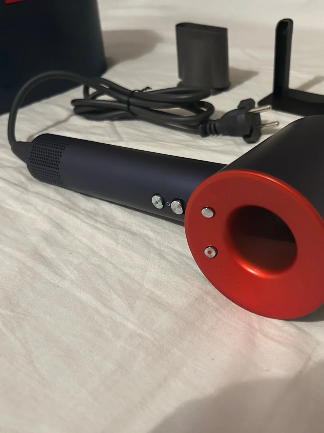 Blå och röd hårfön - 1