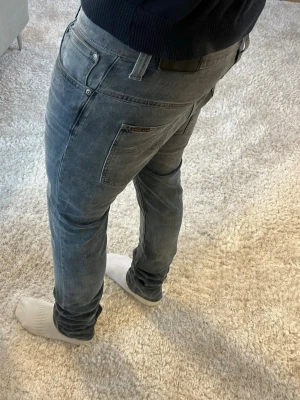 Nudie jeans - Nudie Jeans Tape Ted | skick 9/10 | Storlek 31/34 | Pris - 499kr | Modellen är ca 180cm lång | Hör av dig vid minsta fråga eller fundering!!