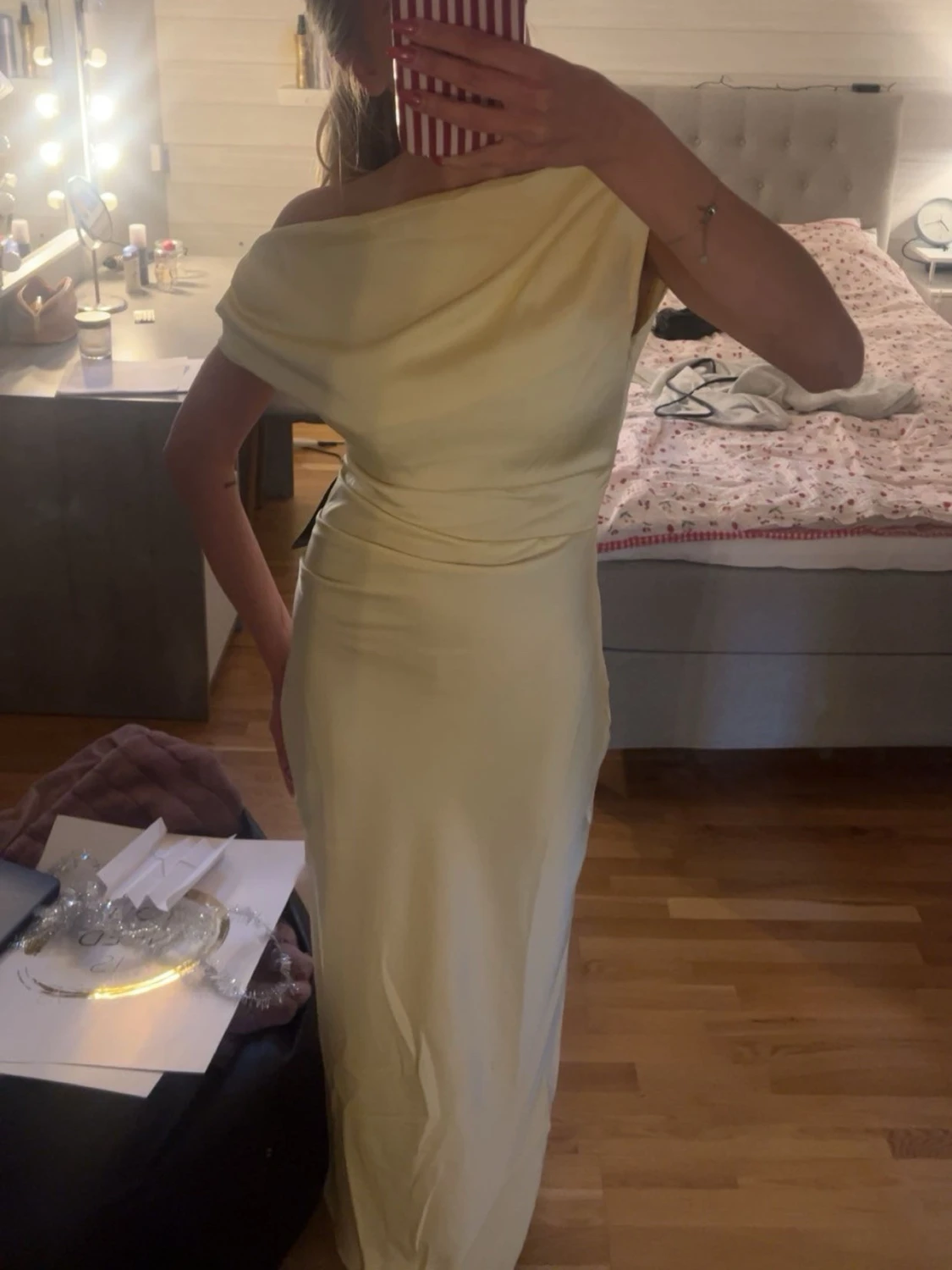 Gul balklänning 