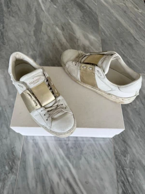 Valentino Open skor - Valentino Open -  Bra skick  -  Tillbehör: Valentino kort - Nypris: 6000kr - TrendWardrobe