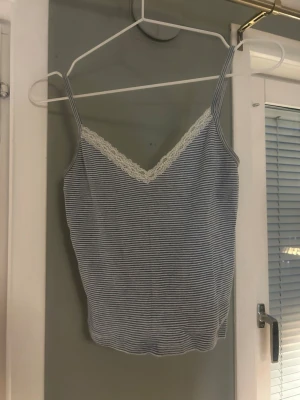 Brandy Melville top - Söt randig rop från Brandy Melville🩵
