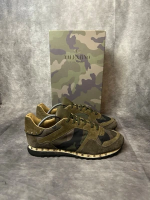 Valentino rockrunners  - Mycket fint skick | Size 43 | fraktar inom 24 timmar | för att köpa klicka ”köp nu” | vid frågor eller funderingar är det bara att skicka ett meddelande | följare får bättre rabatter🙌
