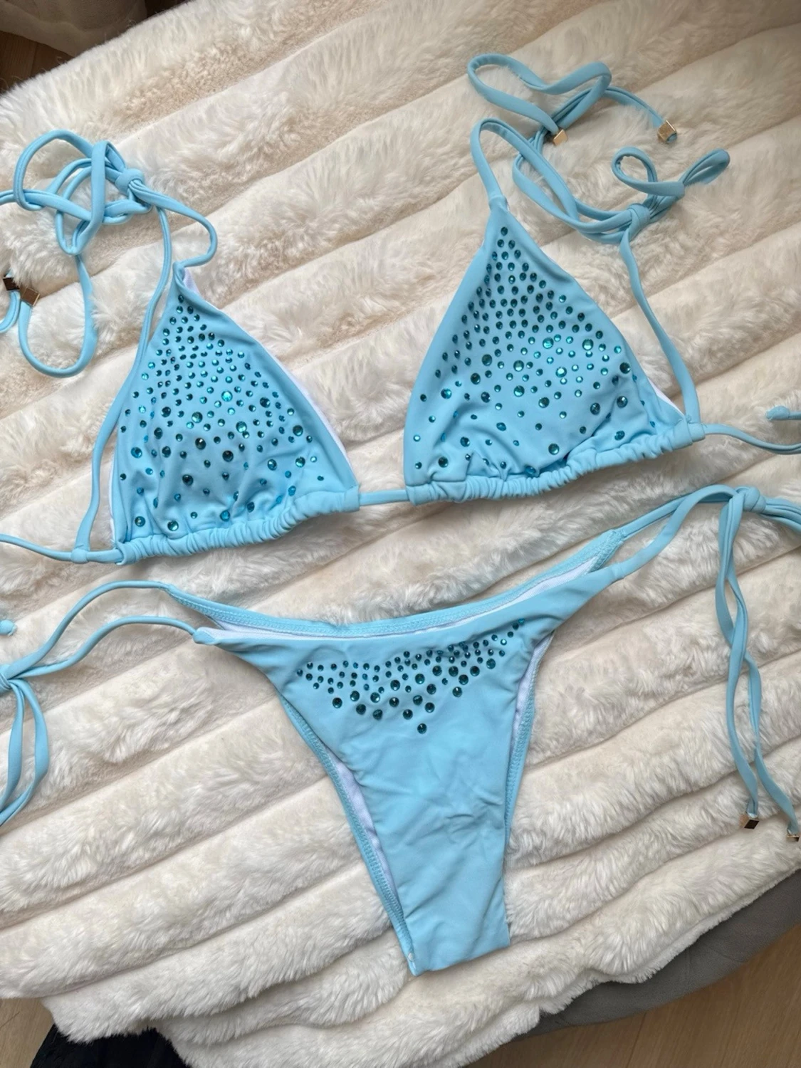 Ljusblå bikini med strass och knyt - 1