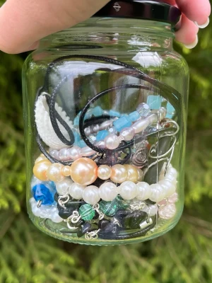 Mystery jewellery jar - En mystery jewellery jar med smycken och accessoarer 💍🌀🌸🐚
