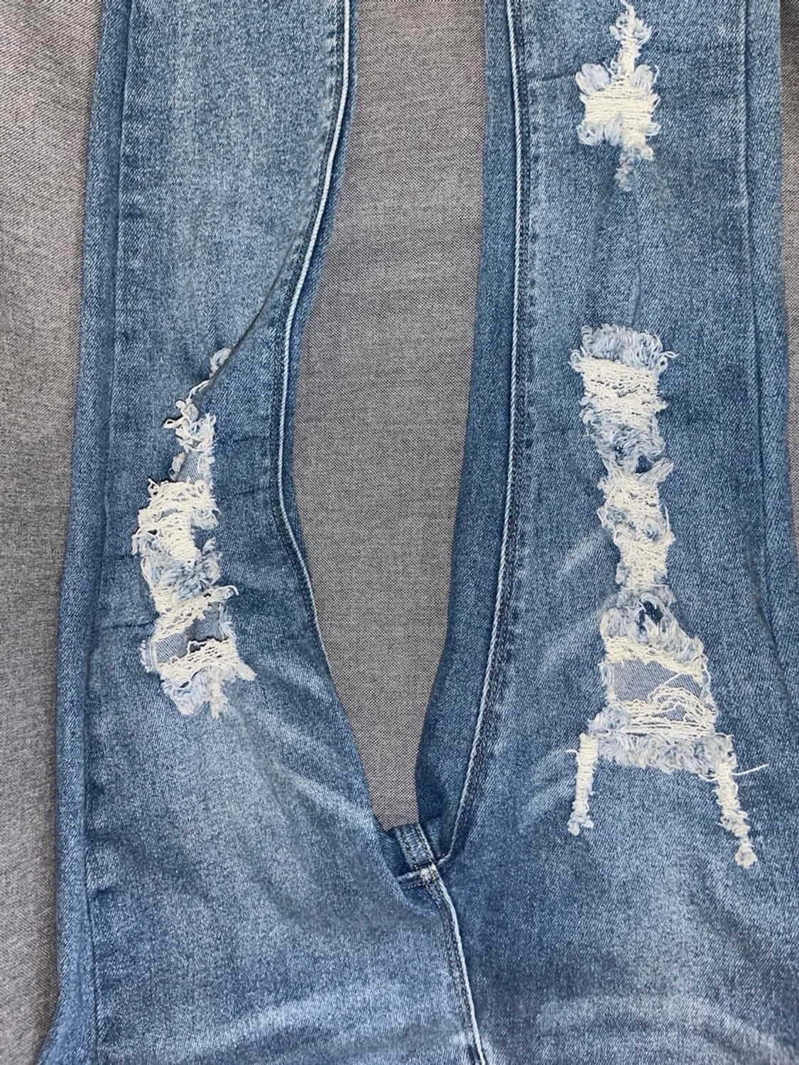 Blå slitna jeans från Akira - 2
