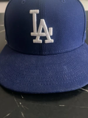 Blå LA Dodgers keps från New Era 7 3/8 - Knappt använd storlek 